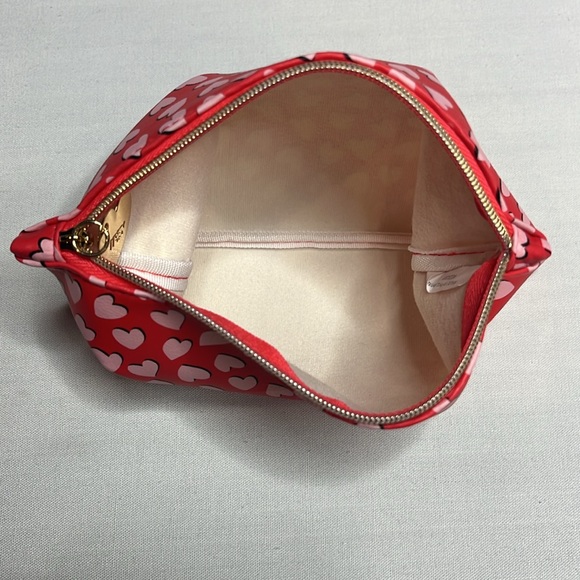 IPSY Hearts Glam Bag. - Picture 5 of 7